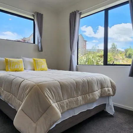 Amazing The Waikato River-View Brand New Villa With 4 Bedrooms Hamilton Exterior photo