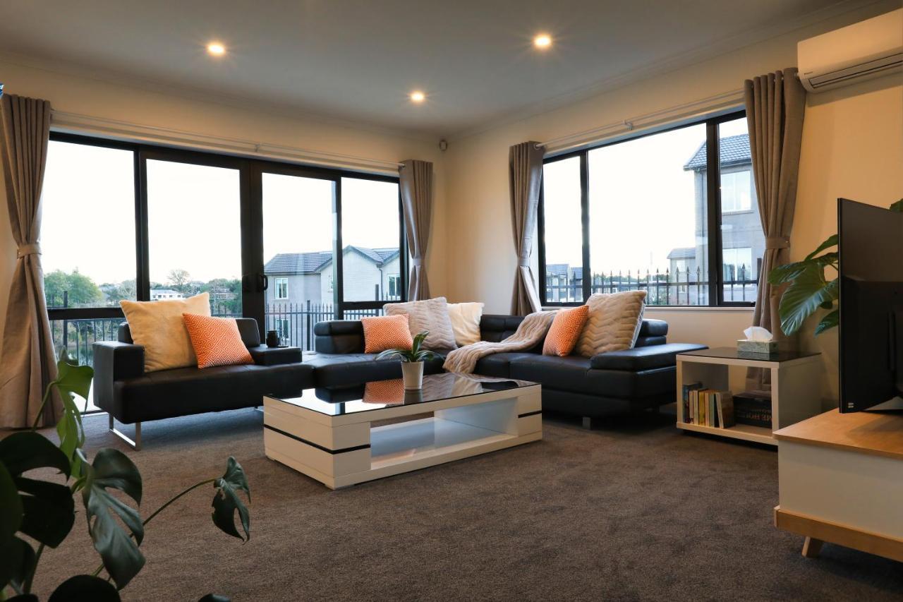 Amazing The Waikato River-view Brand New With 4 Bedrooms Holiday home *