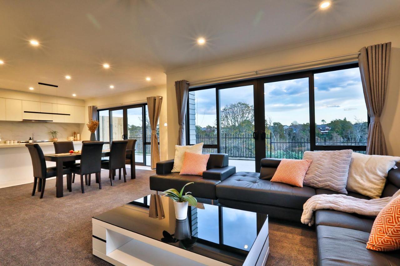 Amazing The Waikato River-view Brand New With 4 Bedrooms Holiday home Hamilton