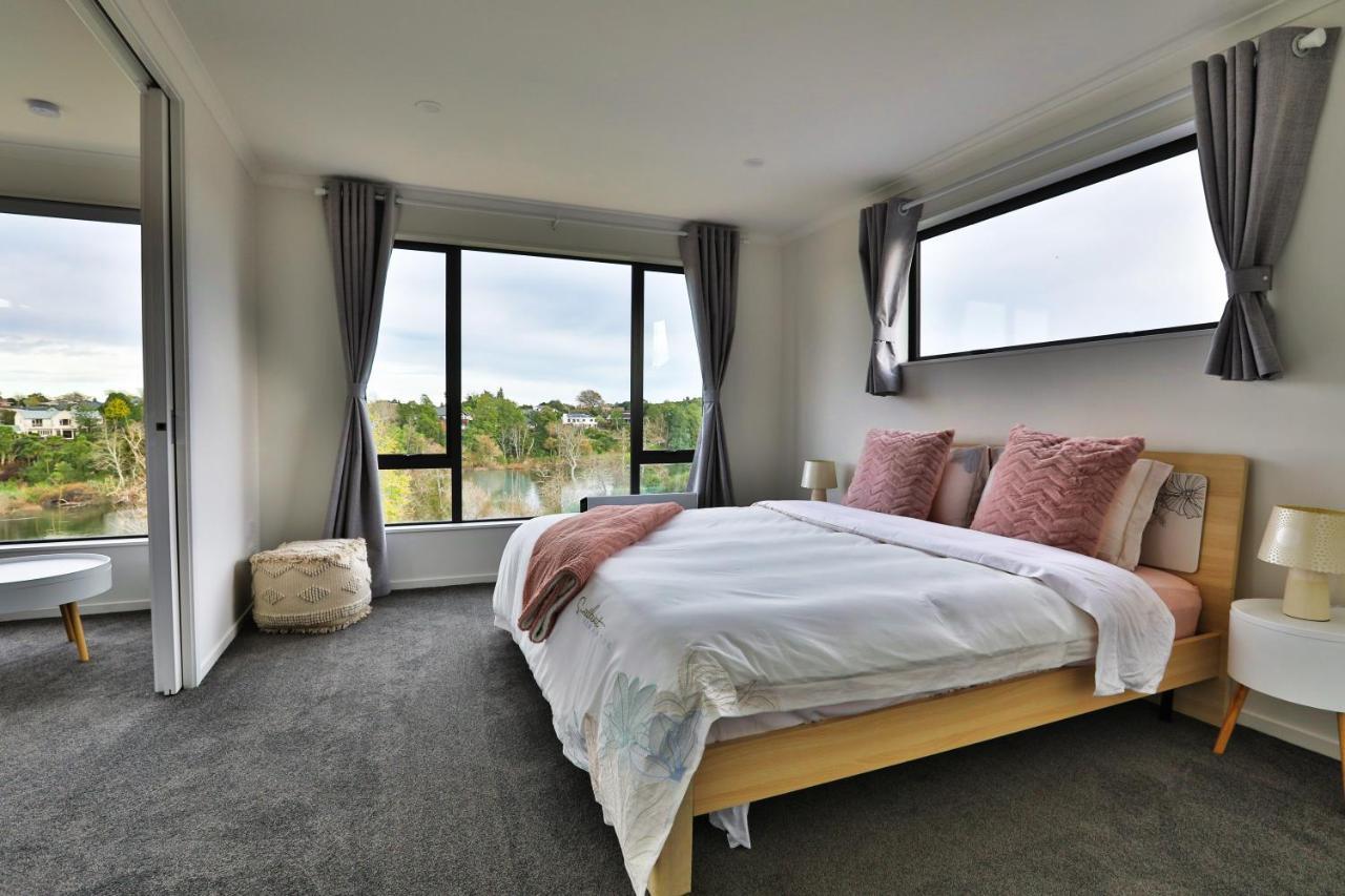 Holiday home Amazing The Waikato River-view Brand New With 4 Bedrooms *