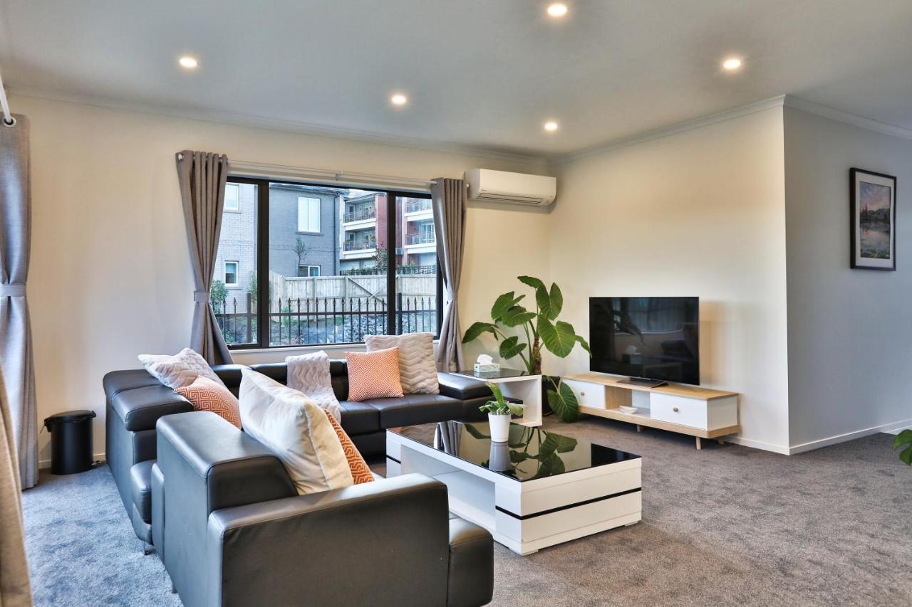 Amazing The Waikato River-view Brand New With 4 Bedrooms *