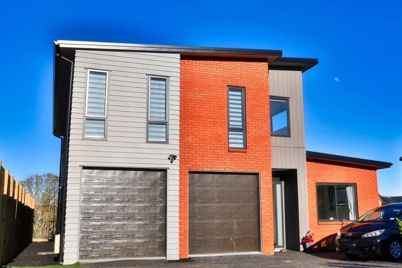 Amazing The Waikato River-view Brand New With 4 Bedrooms Holiday home *