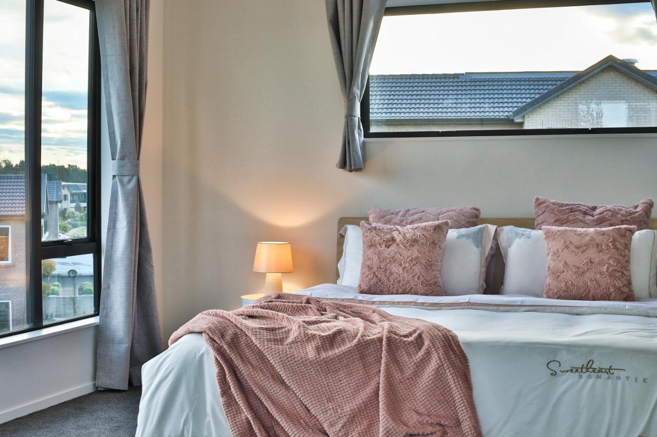 Amazing The Waikato River-view Brand New With 4 Bedrooms * Hamilton