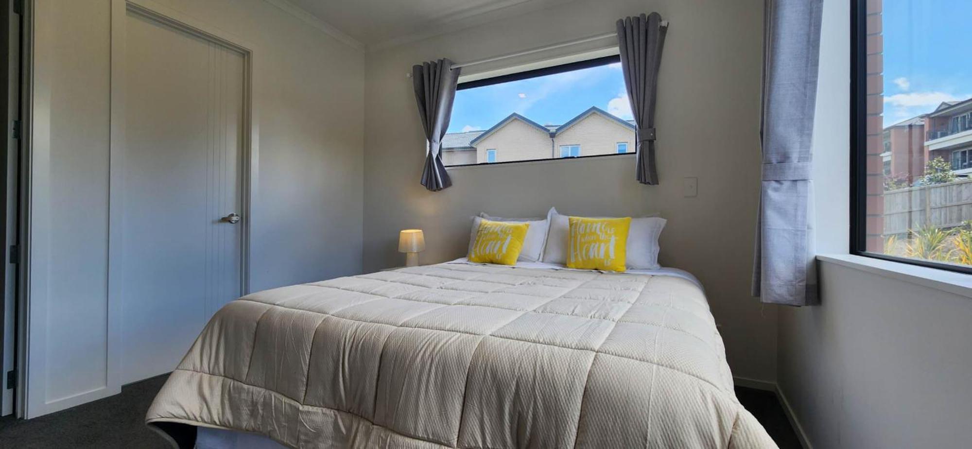 Amazing The Waikato River-view Brand New With 4 Bedrooms Holiday home *